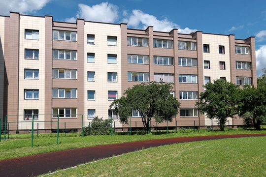 Po modernizacijos ne tik šilčiau, bet ir jaukiau: ekspertai pataria, kaip būstą daugiabutyje paversti šviesesniu ir erdvesniu