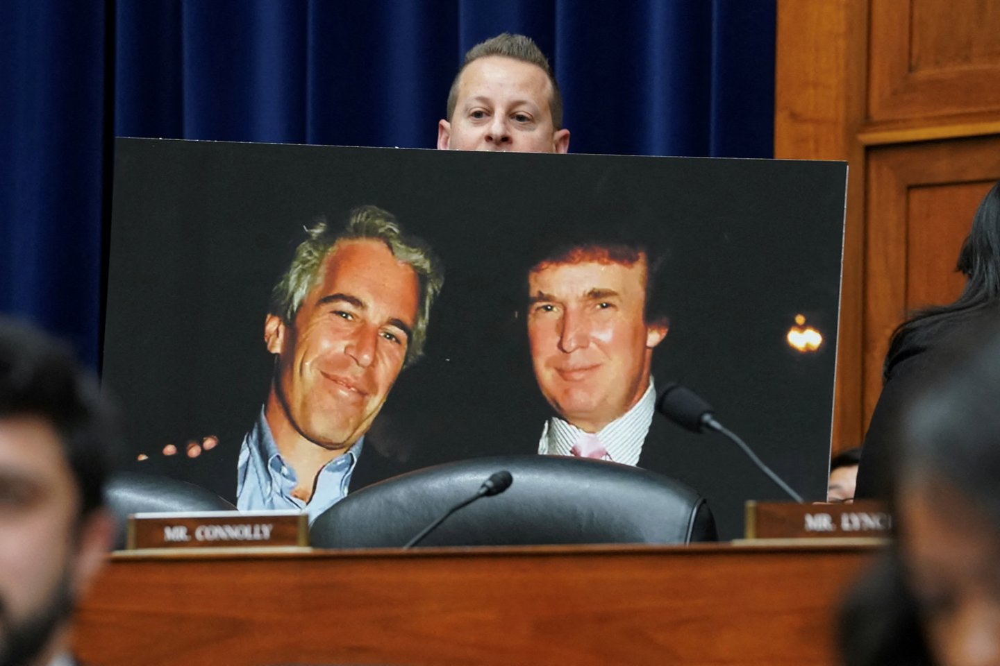 J. Epsteinas dalyvavo D. Trumpo vestuvėse.