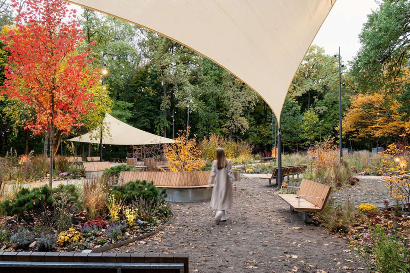 Terapinis sodas – bendras Lietuvos ir Ukrainos kūrėjų darbas. Autoriai: Big City Lab, Victoria Titova, Max Yakover PUPA: life over space, R. Baniulienė(TERRA FIRMA LT). Briuselyje jam įteiktas Europos Komisijos „New European Bauhaus“ apdovanojimas.