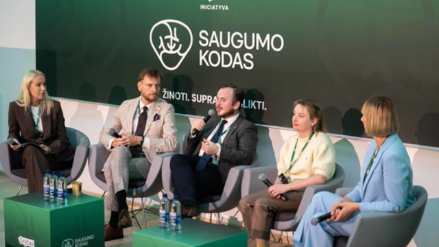 Iliuzija, kad renkamės patys: ką apie mus žino ir kaip mus valdo programėlės?