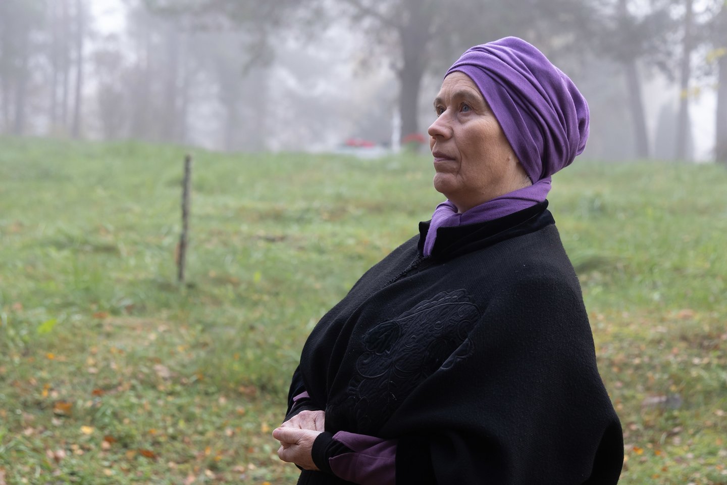 Vienišų ir neatpažintų žmonių kapų tvarkymas Karveliškių kapinėse.<br>D. Labučio/ELTA nuotr.