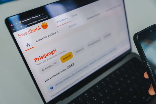 Įspėja šio banko klientus: sukčiai masiškai siunčia laiškus su neaiškiomis nuorodomis