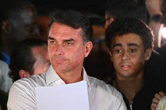 Žiniasklaida: rinkimus pralaimėjęs F. Bolsonaras pabėgo iš Brazilijos