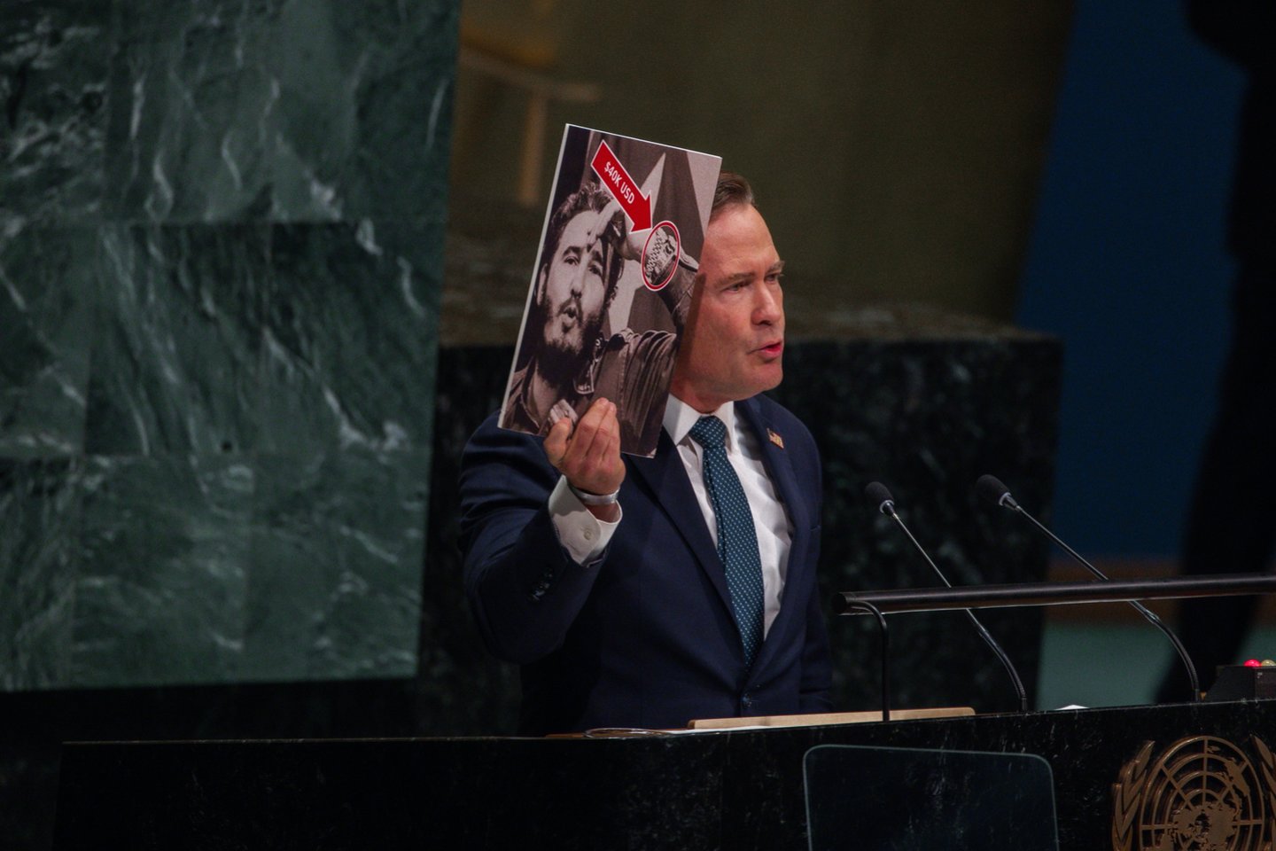 JAV ambasadorius prie JT Mike'as Waltzas.