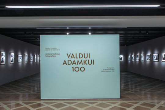 Prezidento Valdo Adamkaus šimtmečiui skirta Antano Sutkaus fotografijų paroda – Valdovų rūmų muziejuje