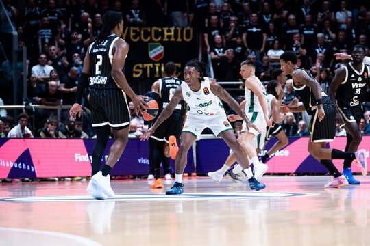 Mūšis Bolonijoje: „Žalgiris“ klampiame mače apylygiai kovoja su „Virtus“