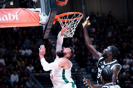 Mūšis Bolonijoje: „Žalgiris“ klampiame mače apylygiai kovoja su „Virtus“