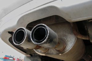 Marijampolėje vagys išpjovė „Mercedes-Benz“ katalizatorių ir DPF filtrą