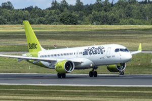 „airBaltic“ atleidžia apie 300 darbuotojų: kas vyksta