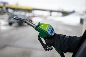 Ketvirtadienio kainos degalinėse: vis šiokia tokia paguoda