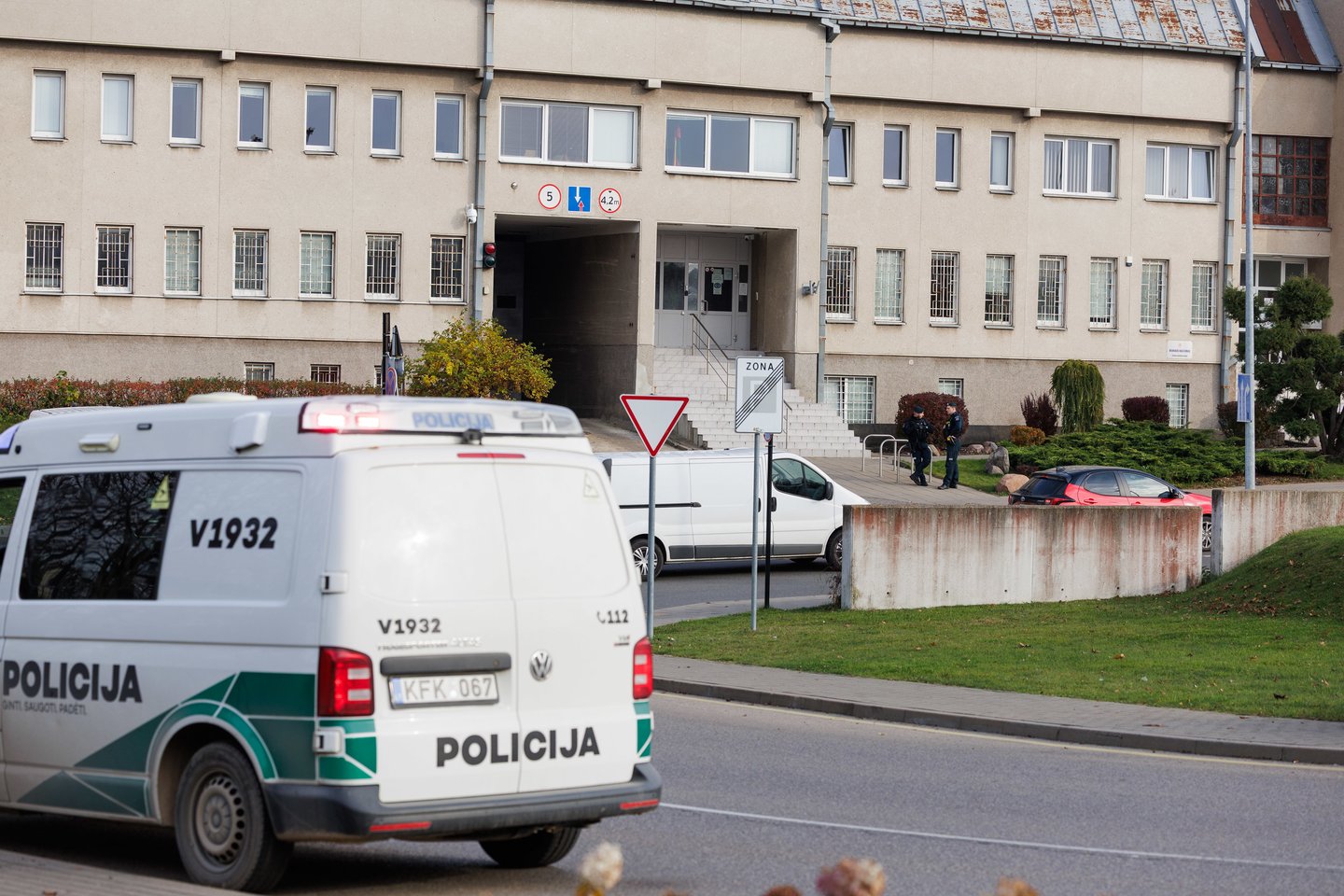 Pratybos prie Vilniaus kalėjimo. <br> V. Skaraičio nuotr.