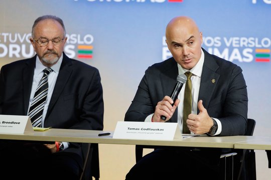 Pristatytas visuotinės gynybos modelis: ant stalo – priemonės ir 6 strateginės kryptys