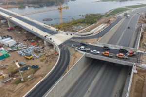 Santakos tilto statybos – finišo link: ant perdangos paklos beveik 2 tūkst. tonų asfalto