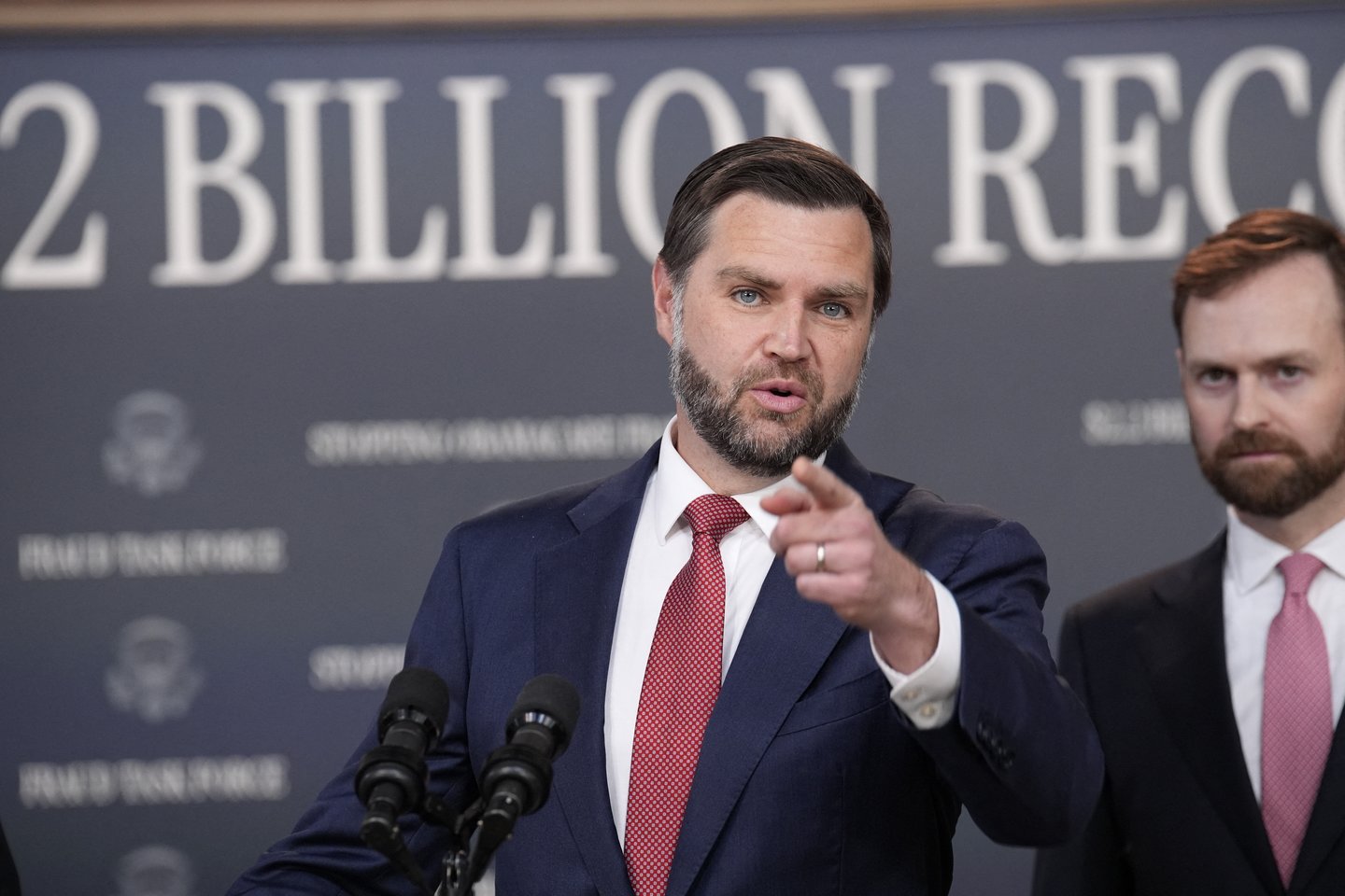 J. D. Vance'as.