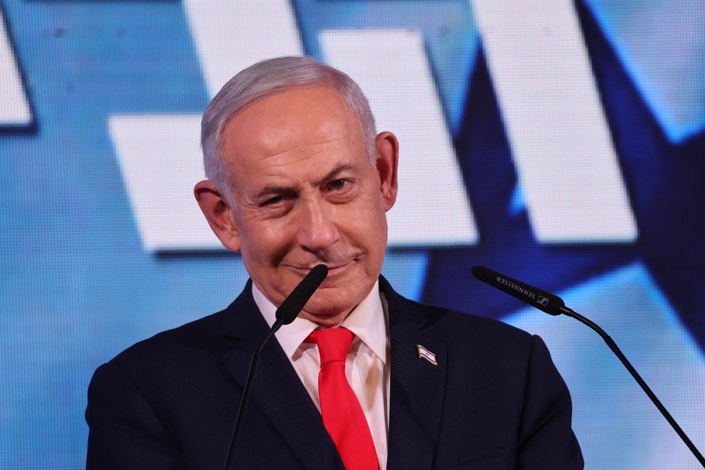 B. Netanyahu.