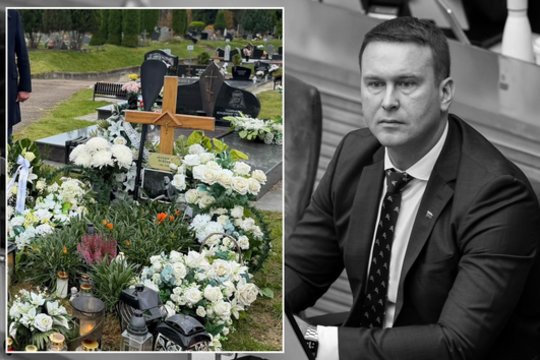 Artėjant Vėlinėms paviešinta jautri akimirka prie J. Šuklino kapo: skendi gėlėse ir žvakių šviesoje