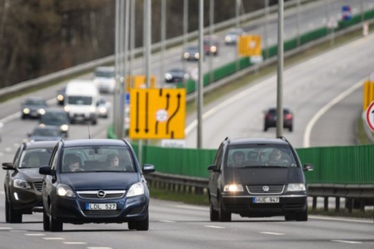 Netrukus – pokyčiai keliuose: vairuotojams primena, ką būtina atlikti artimiausiu metu