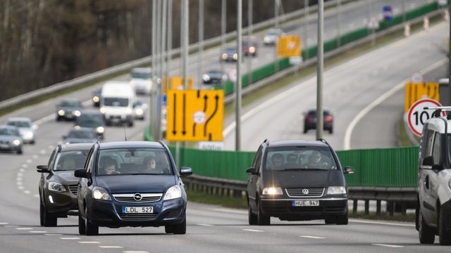 Netrukus – pokyčiai keliuose: vairuotojams primena, ką būtina atlikti artimiausiu metu